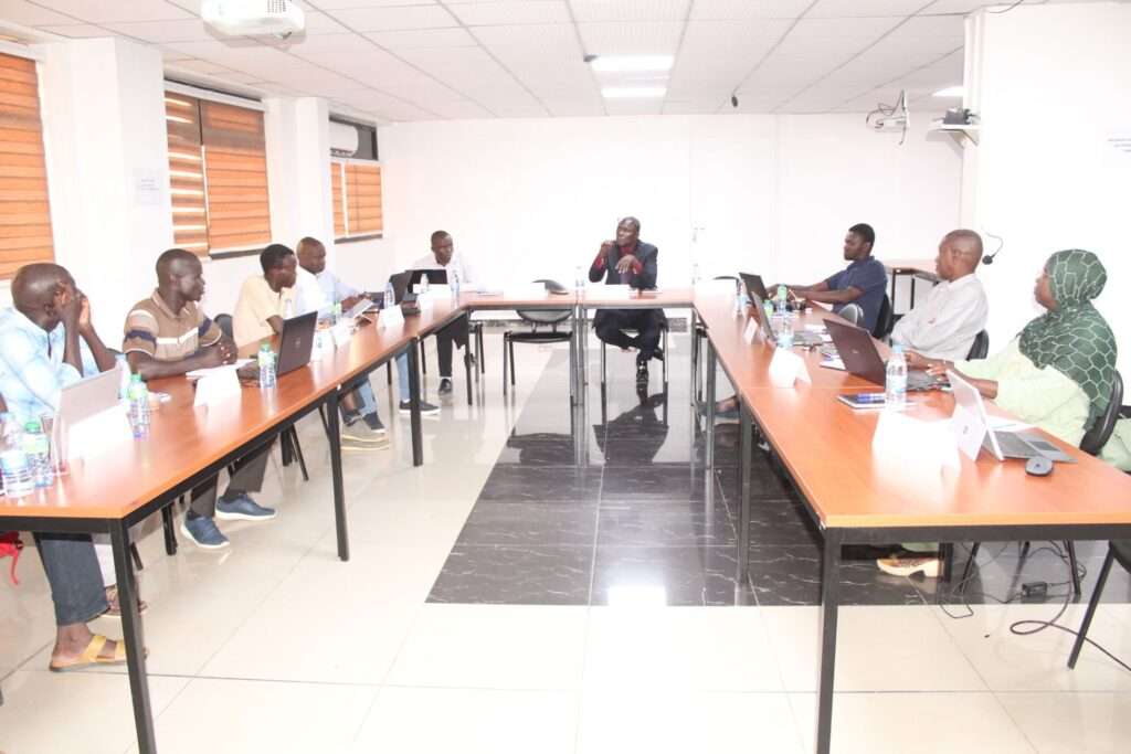 Écriture des programmes de formation pour préparer 𝟭 𝟬𝟬𝟬 𝗷𝗲𝘂𝗻𝗲𝘀